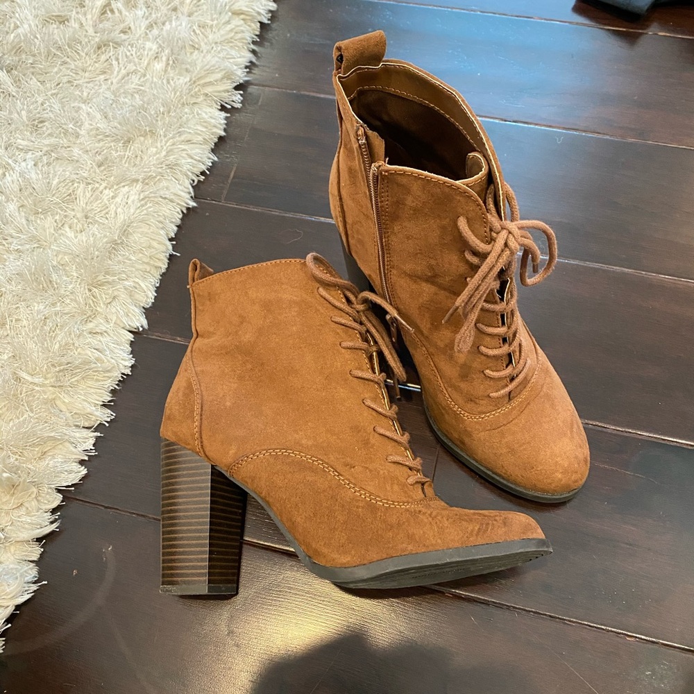 Women’s 8 dark tan Express booties
